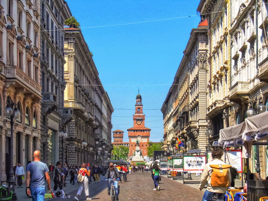 Milan: Skip-the-Line Guided Walk and "The Last Supper" - La Scala and Via Dante, opera prestige meets fashion streets