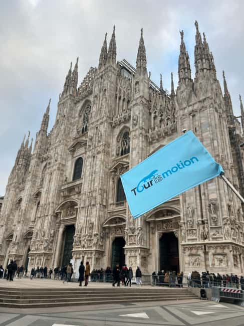 Milan: Skip-the-Line Guided Walk and "The Last Supper" - Duomo Square views and the six-century build story