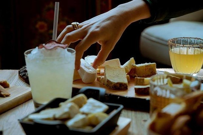 Milan: Sunset Navigli Food & Drinks Tour by Do Eat Better - Naviglio Grande ending: gelato as a planned sweet finish