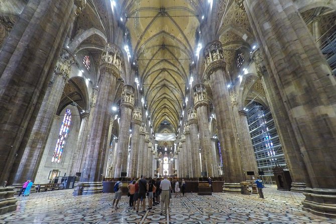 Milan Super Saver: Skip-the-Line Duomo and Rooftop Guided Tour - Weekend extra time vs weekday flow