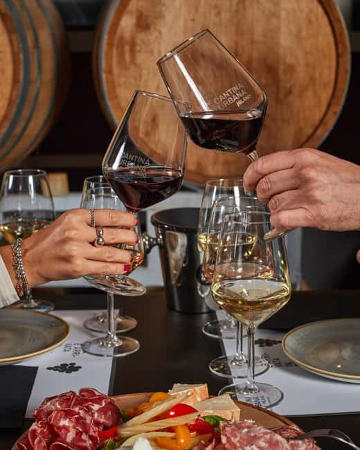 Milan: Wine Lovers Experience at Cantina Urbana Winery - The tasting flight: how 4 or 6 wines makes you pay attention