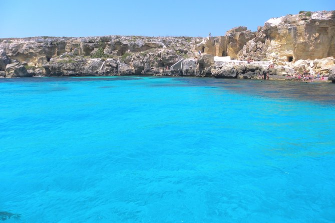 Mini Cruise to Favignana and Levanzo with lunch on board - Sailing Toward Levanzo: Faraglione From the Sea
