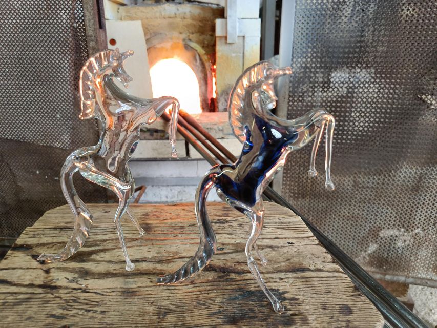 Murano: Glass Blowing Demonstration and Artistic Glass Gift - The showroom after the demo, and how the buying works