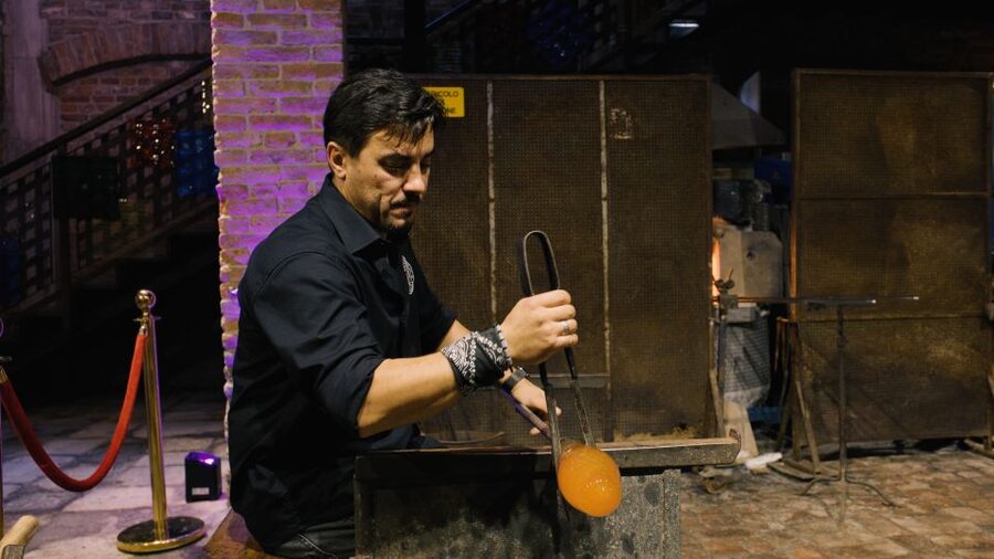 Murano: Glass Blowing Demonstration with Optional Drinks - Who this is best for, and who might want something longer