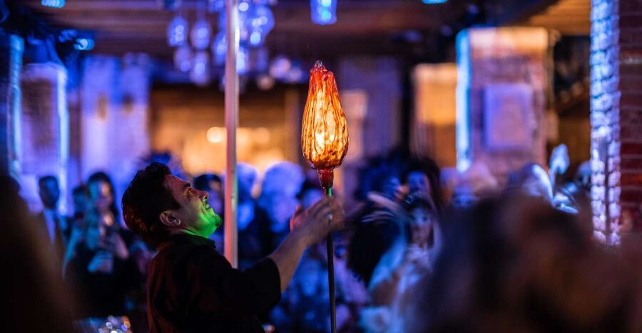 Murano: Glass Blowing Demonstration with Optional Drinks - The 25-minute rhythm: history intro, then hands-on artistry