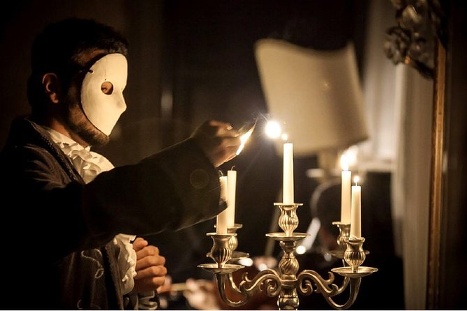 Musica a Palazzo 'Traveling Opera' Performance in Venice - Intermission drink and the small-space comfort reality