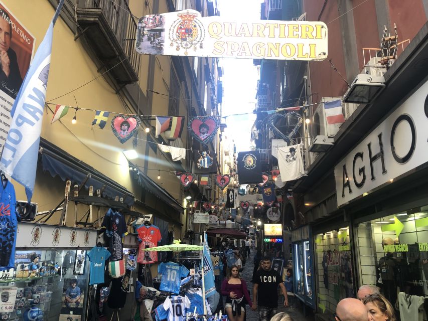 Naples: Guided Pub Crawl in the Old Town - The walking part: how you experience Old Town for 150 minutes