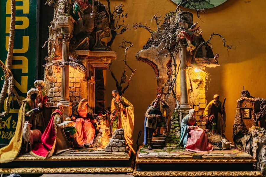 Naples: Old Town Guided Walking Tour - Shared Group vs Private Tour: Picking the Right Fit for Your Style