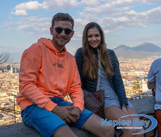 Naples Panoramic Walking Tour: From the Hills to the Center - Stop 4: the Spanish Quarters, murals, and real street life