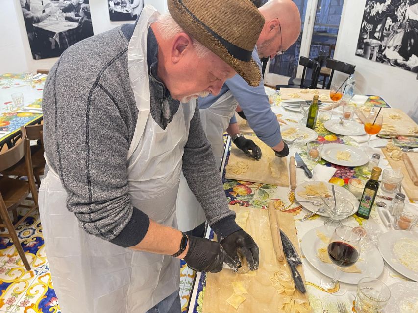 Naples: Pasta Cooking Class with Tiramisù and a Drink - Key things you will like about this class