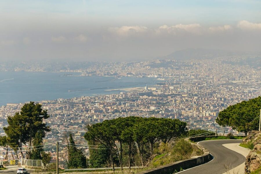 Naples: Pompeii and Mt. Vesuvius with Lunch and Wine Tasting - Guides, Languages, and the Value of Hearing It in Your Own Language