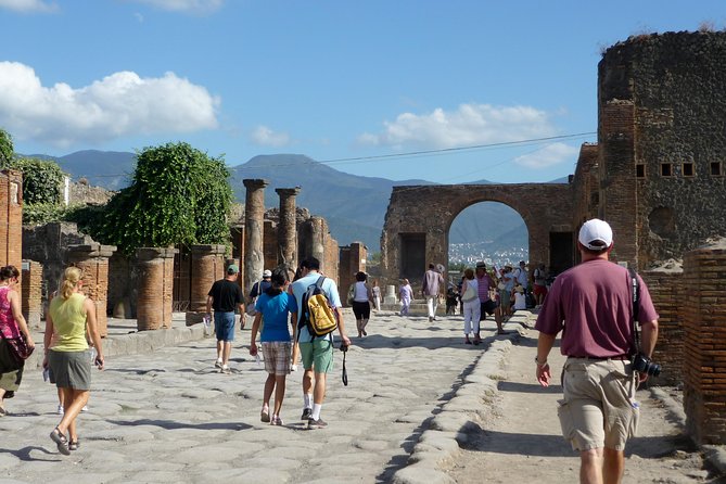 Naples: Pompeii & Mt Vesuvius All-Inclusive Small Group w/ Lunch - From Naples pickup to Pompeii entry: the start that sets the tone