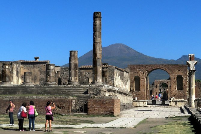 Naples: Pompeii & Mt Vesuvius All-Inclusive Small Group w/ Lunch - Lunch in Pompeii or nearby: the break that keeps momentum