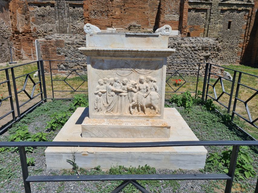 Naples: Pompeii Self Guided Audio Tour - Food, bread, and urine for wool processing