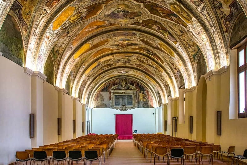 Naples: San Lorenzo Maggiore and Neapolis Sotterrata Ticket - Cloister and church beauty, how the surface sets up the underground