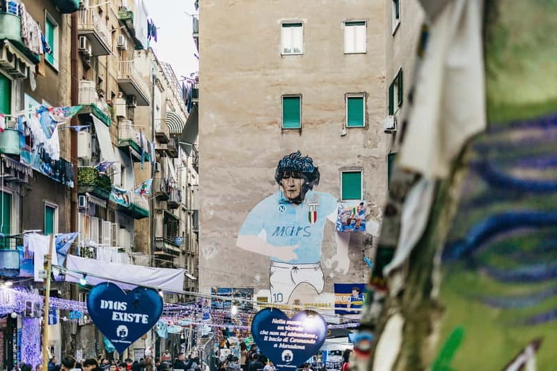 Naples: Street Art & History Tour in the Spanish Quarters - Quartieri Spagnoli: the 100 minutes where the neighborhood comes alive