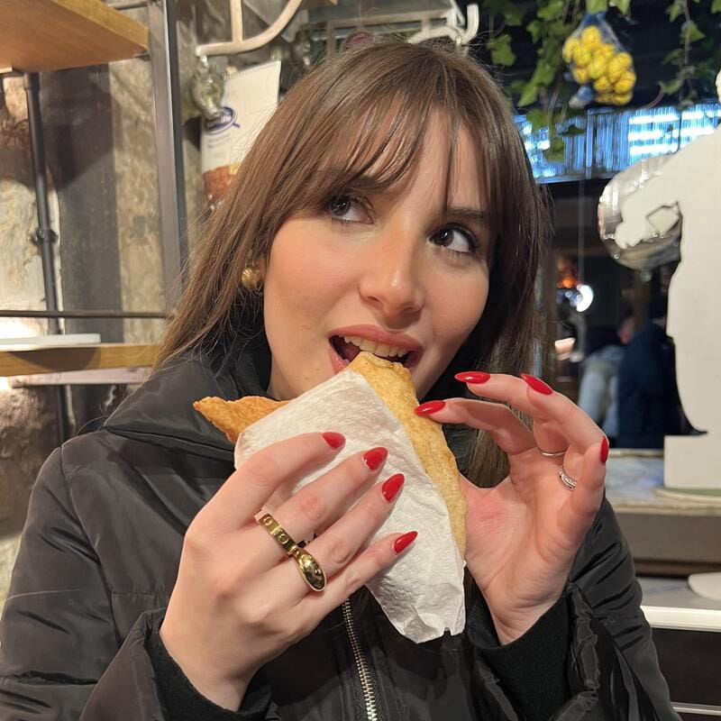 Naples: Street Food Walking Tour with Local Guide - Pasta snacks that hit different: frittate di pasta and arancini