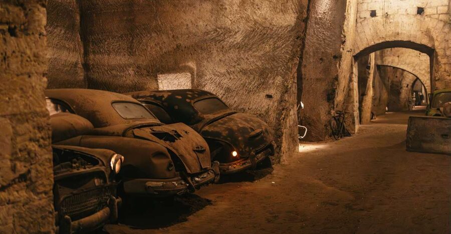 Naples: The Bourbon Tunnel Guided Tour with Entrance Ticket - Fascist-era statues and the strange patience of restored objects