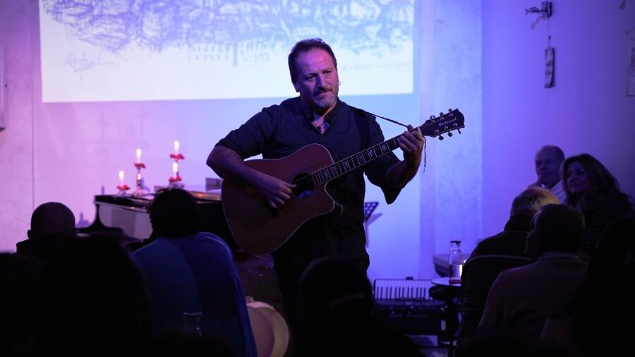 Naples: Traditional Neapolitan Music Concert - Inside the Venue: Up-Close Singing With No Microphones