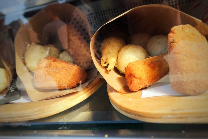 Naples' Ultimate Street Food Tour - Small Group by Do Eat Better - Meals, drinks, water, and the real reason you feel satisfied