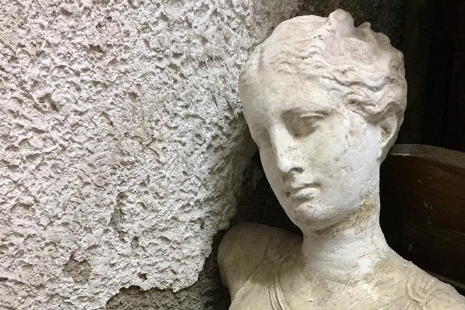 Naples Underground Spanish Quarters with Guide - English tour experience and how to get the most out of it