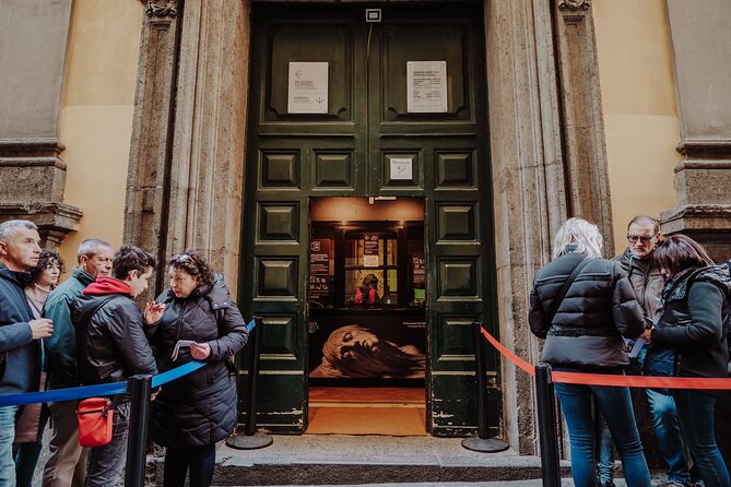 Naples: Veiled Christ & Santa Chiara Cloister Small Group Tour - San Gregorio Armeno: nativity workshops in a street you can smell
