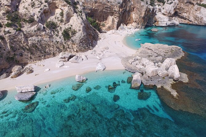 One day guided boat tour along the Baunei coast. - Piscine di Venere: a turquoise water break when the sea cooperates