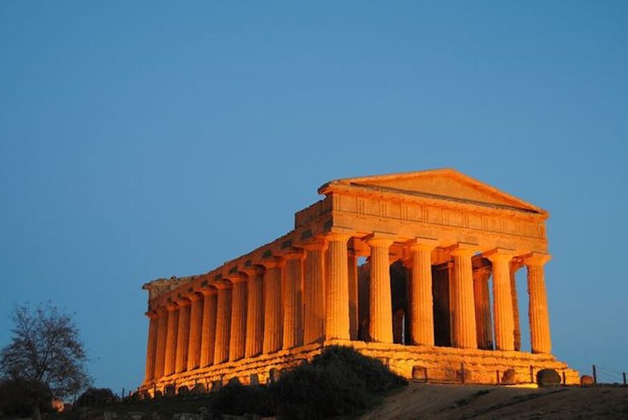 Palermo: Agrigento and the Valley of the Temples Day Tour - Hardcastle Villa: A Brief Detour With a View