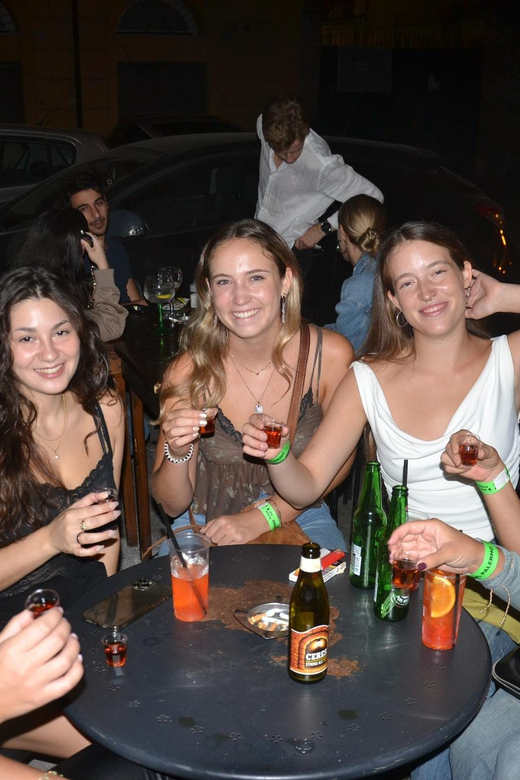 Palermo: Guided Bar Crawl with Shots and Discounts on Drinks - Starting at Finch Lounge (21:30) and keeping your night on track
