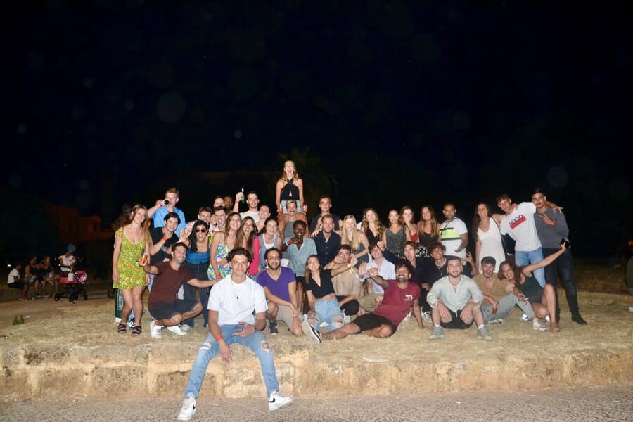 Palermo: Guided Bar Crawl with Shots and Discounts on Drinks - Guides and group energy: the reason this works for solo nights