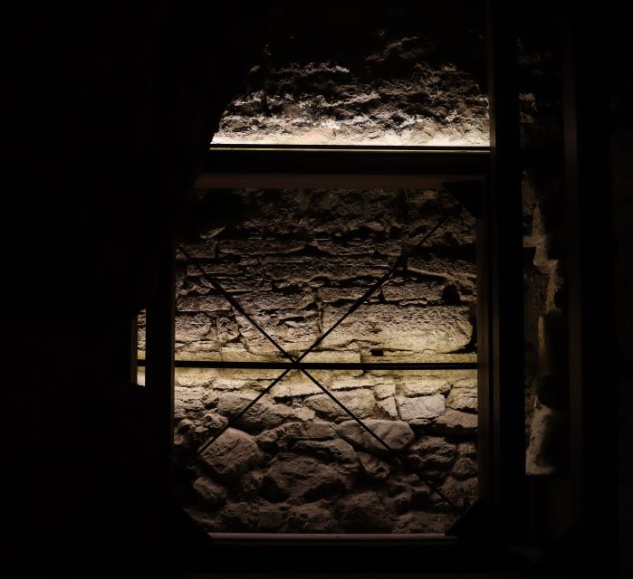 Perugia: Entry Ticket and Guided Tour of Perugia Underground - Finding the cloister entrance near Piazza IV Novembre