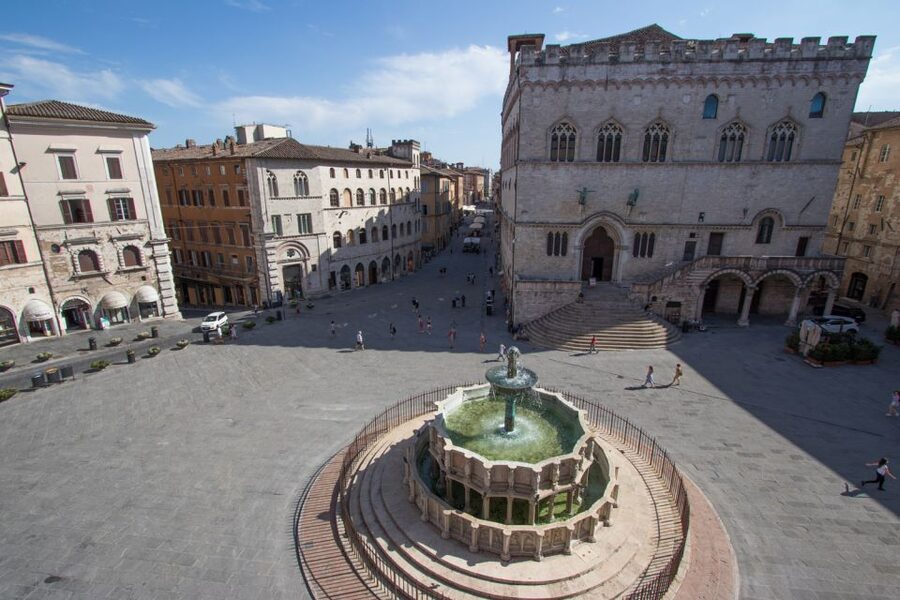 Perugia: Old Town Walking Tour, Piazza IV Novembre - Passing Through Layers of Rule: From Etruscans to Romans to Papal Perugia