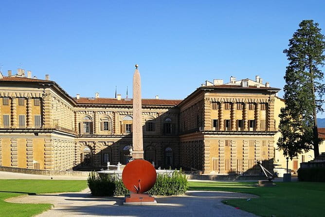 Pitti Palace, Boboli Garden & Palatina Gallery Guided Tour - Stop at Palazzo Pitti: where Medici power shows up everywhere