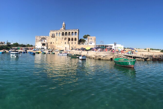 Polignano a Mare boat tour emotions, caves, diving and appetizers - Grotta Piana: where the water does the talking
