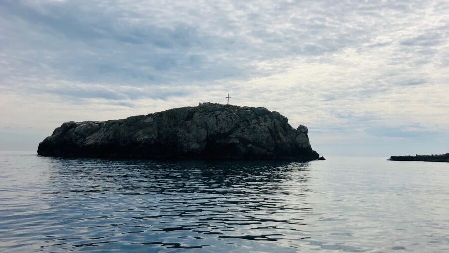 Polignano a Mare: Boat Trip, Swim & Cave with Aperitif - FAQ