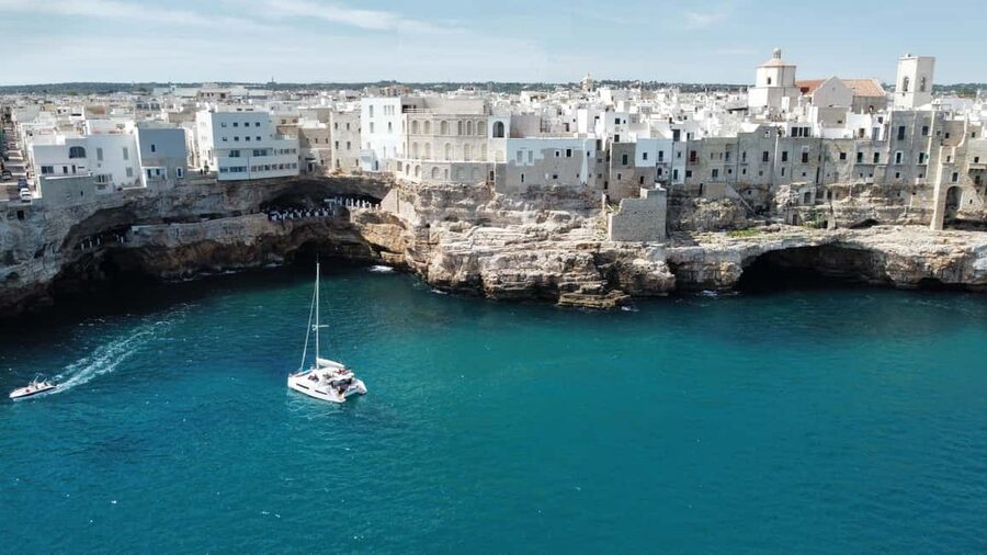 Polignano a Mare: Catamaran Tour with Aperitif & Local Food - Cala Port’Alga and the coast sweep that connects the dots