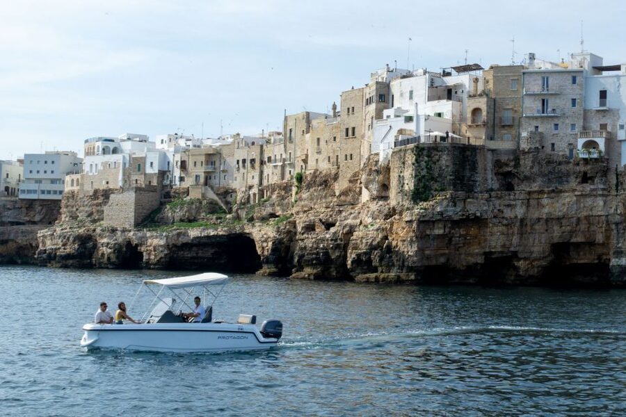 Polignano a Mare Caves and Grottos Tour with Refreshment - Refreshment on board: the spritz-style part of the trip