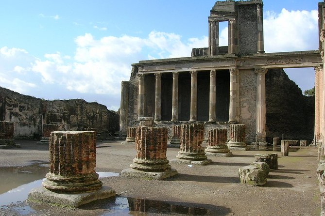 Pompeii: 2 Hour Private Tour with an Archeologist Guide - Why an archaeologist guide beats a random walk