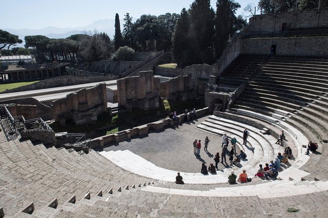 Pompeii 2h Small-Group Tour with Expert Archaeologist - Entering Pompeii in a time crunch, and doing it right