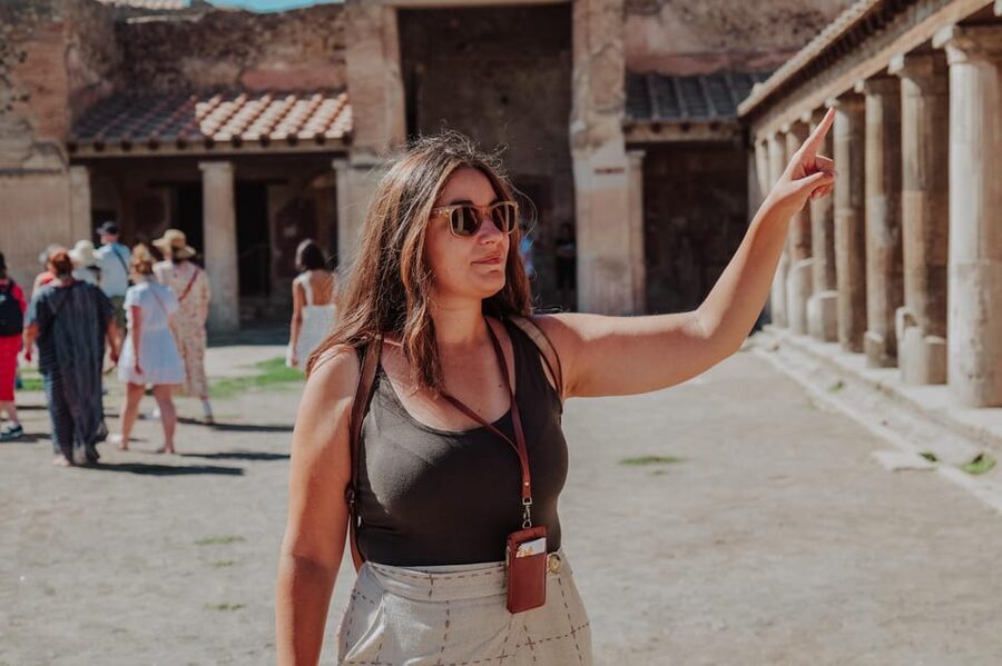 Pompeii 3hours Villa of Mysteries tour with an Archaeologist - The Villa of the Mysteries: the frescoes get explained in plain terms