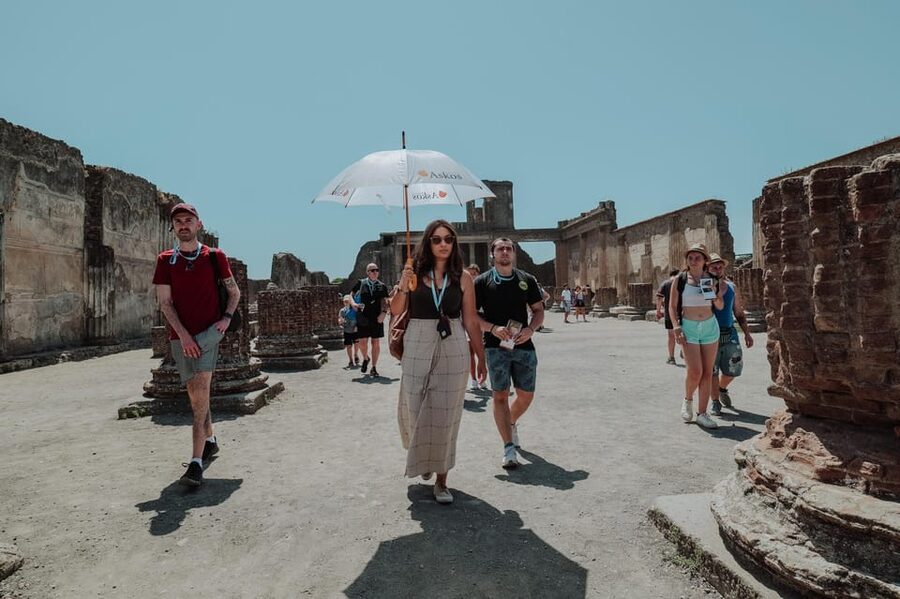 Pompeii 3hours Villa of Mysteries tour with an Archaeologist - House of the Vettii: where Roman life looks like someone lived there