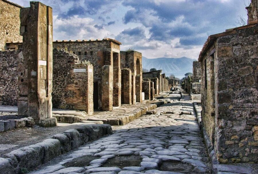 Pompeii: Day Tour of Pompeii and Vesuvius with Bus Transfer - The 2-Hour Pompeii Walk: What You’ll Actually See