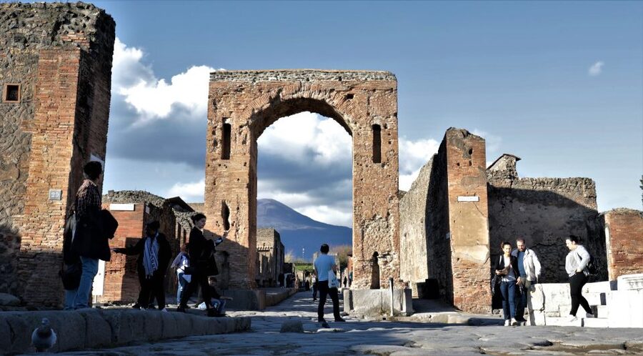 Pompeii: Day Tour of Pompeii and Vesuvius with Bus Transfer - The Timing Gap: Lunch, Breath, and Getting Ready for Vesuvius