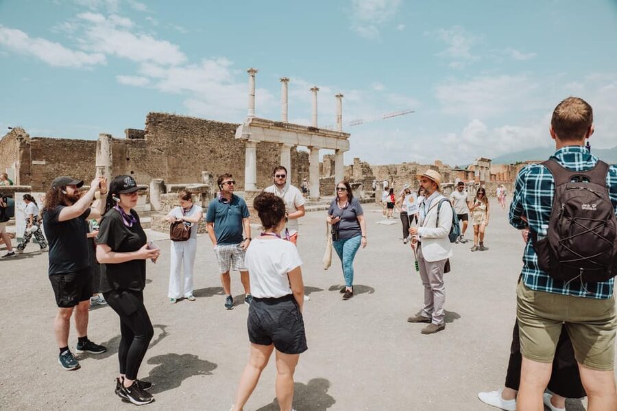 Pompeii: Entry Ticket and Guided Tour with an Archaeologist - Where the tour starts: a fast orientation at Porta Marina