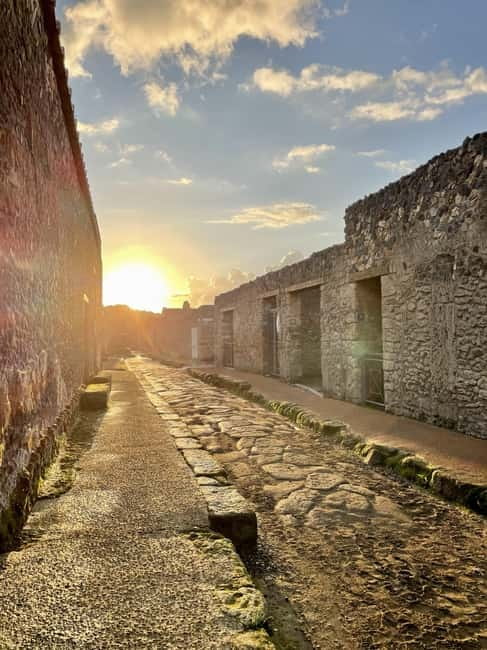 Pompeii: Exclusive Tour with Archaeologist and Entry Tickets - Forum Baths and the Macellum, where everyday life turns into evidence