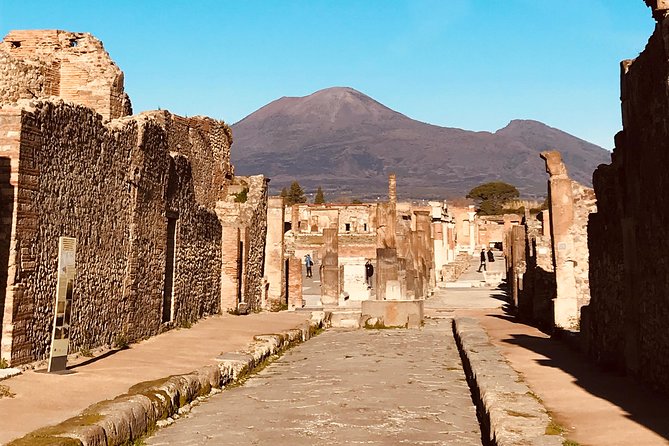 PompeiI Exclusive Tour with your Archaeologist in a Small Group - Forum Baths and a Thermopolium stop for the city’s real routines
