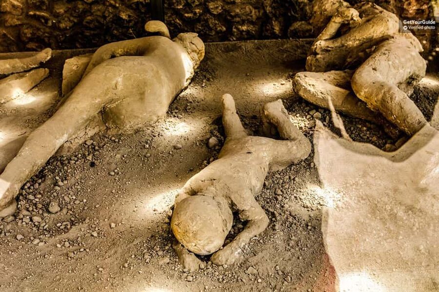Pompeii: Group Tour with an Archeologist Guide - Named houses you can actually point to later