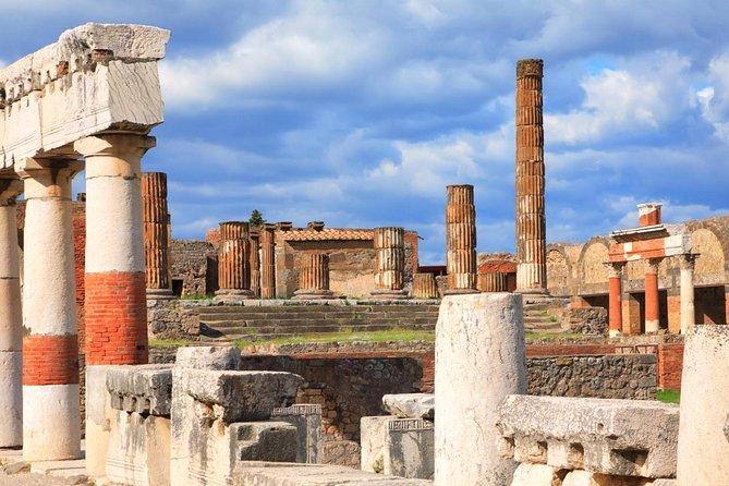 Pompeii Guided Group Tour with Entry Ticket and Archaeologist - Two big houses in one tour: Casa del Fauno and Casa dei Vettii