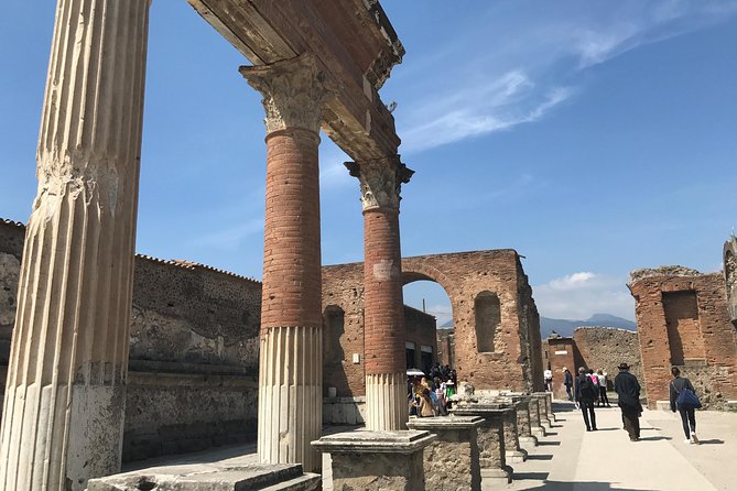 Pompeii Guided Group Tour with Entry Ticket and Archaeologist - Thermopolium: the ancient fast-food stop for takeaway meals