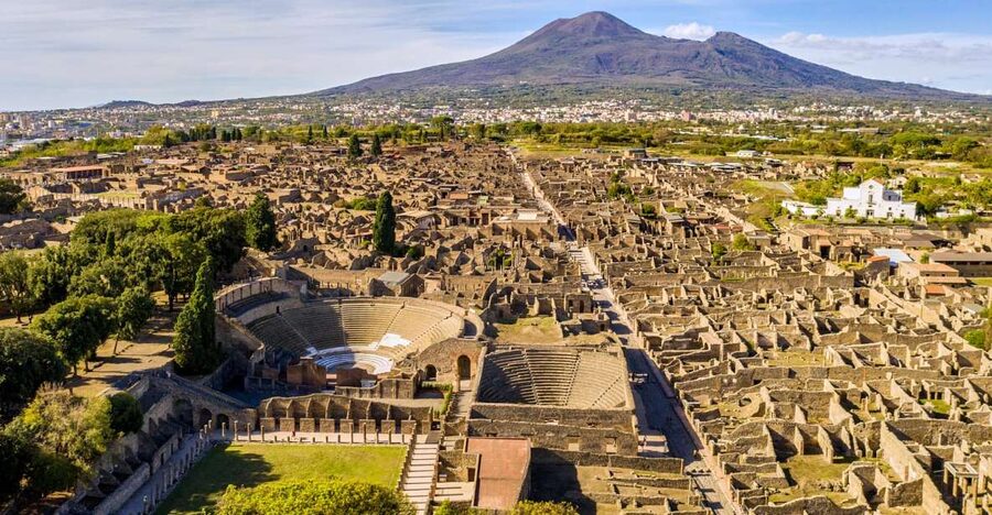 Pompeii: Guided Walking Tour with Entrance Ticket - Streets and shop signs, commerce and routine in 79 AD